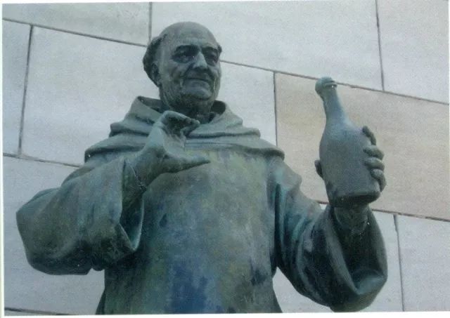 修道士雕像-葡萄牙软木协会